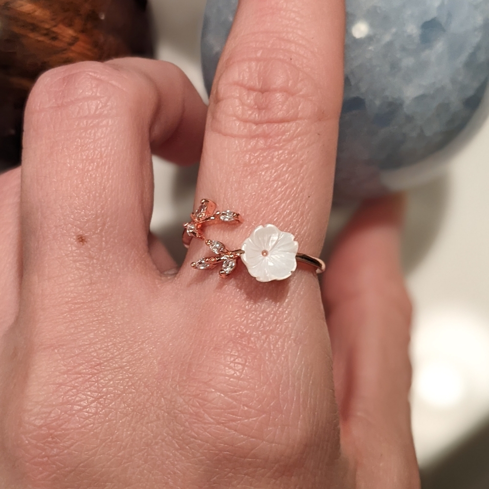 14k Gold Plated Alloy Metals with Ivory Floral Blossoming Adjustable Ring - Picture 4 of 8